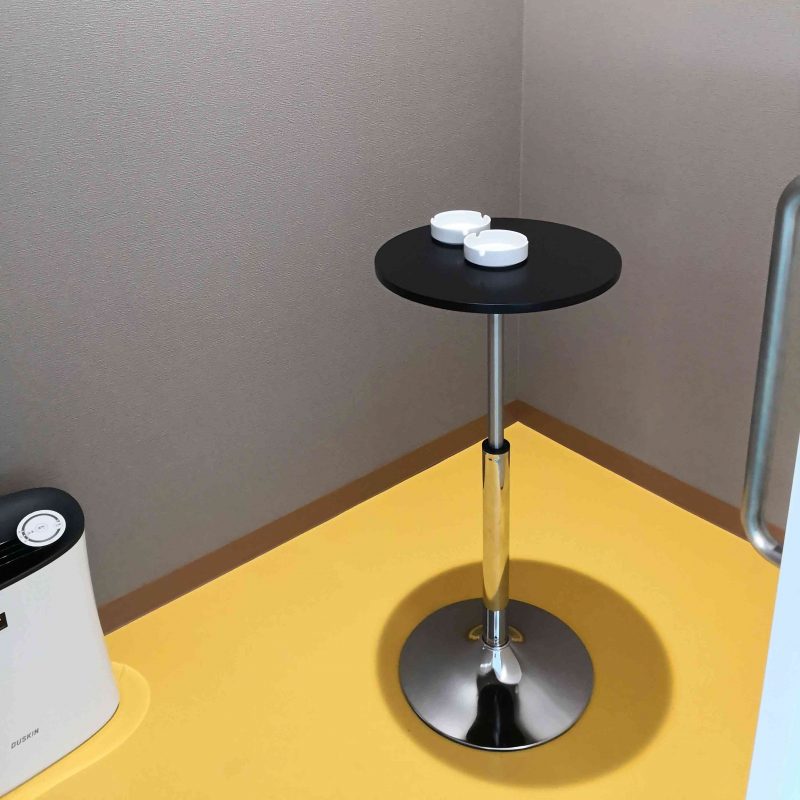 ビリヤードアンドカフェアリット喫煙室